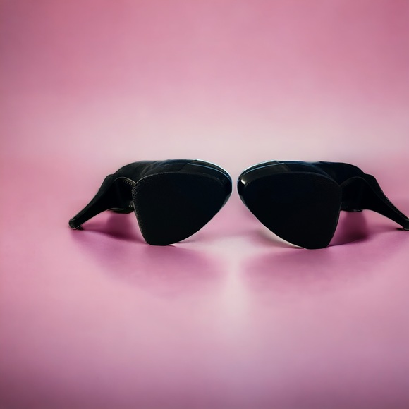 Chanel- gently used resoled heels in excellent condition. Patent and suede. - Picture 7 of 7